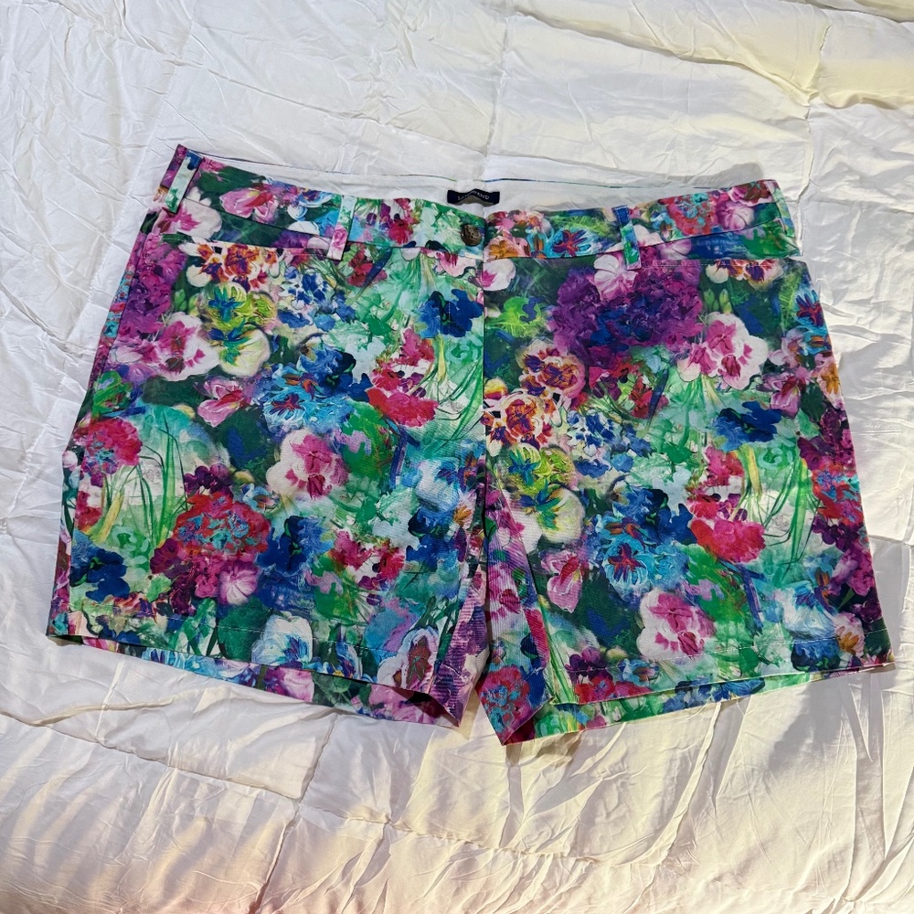 SOLD 22W/2X Land's End Floral Chino Style Shorts With Pockets